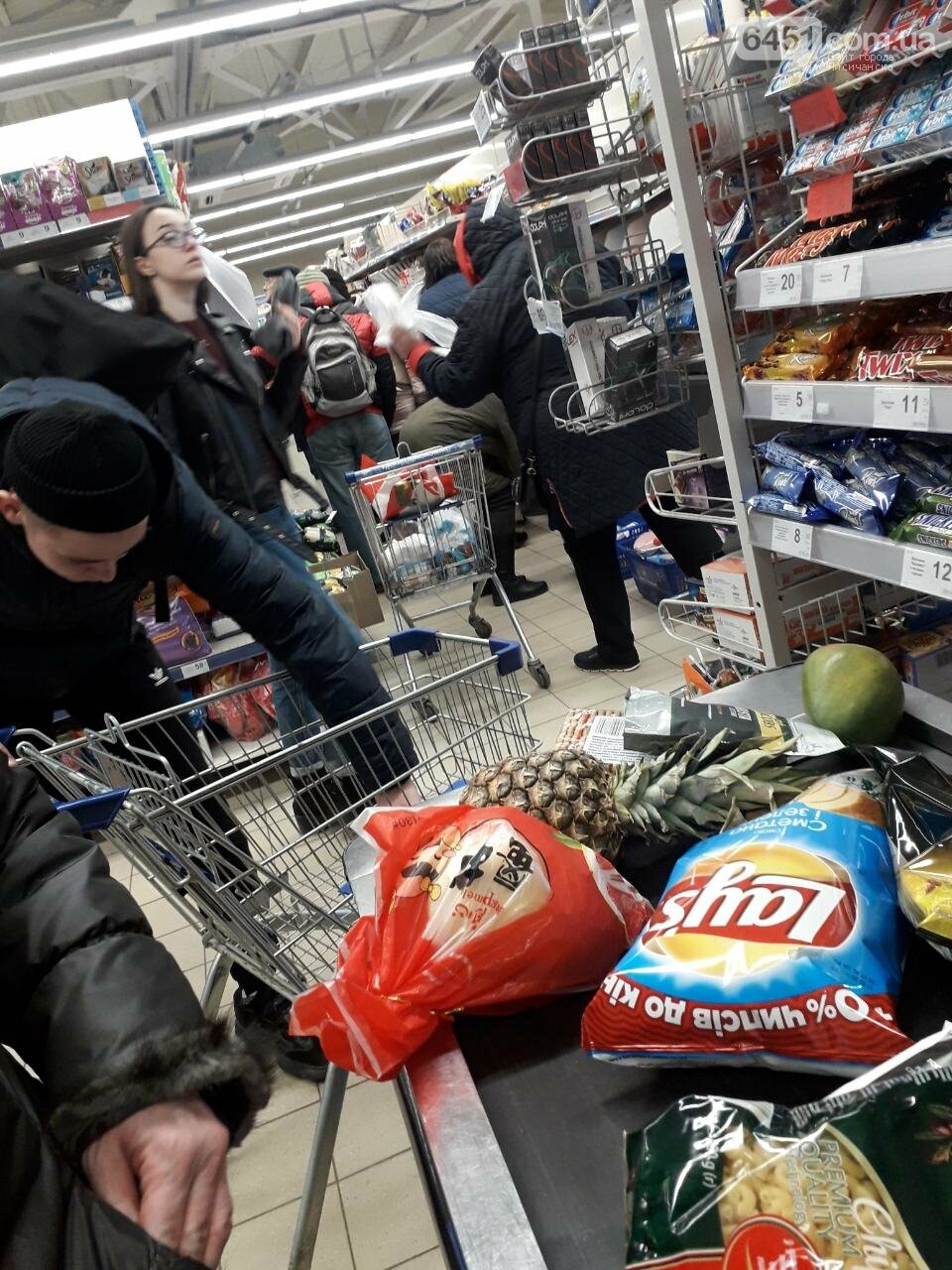 Ажиотажа нет, но продукты раскупают: что происходит в супер..., фото-5 Ажиотажа нет, но продукты раскупают: что происходит в супермаркетах Лисичанска накануне карантина (фоторепортаж), фото-5