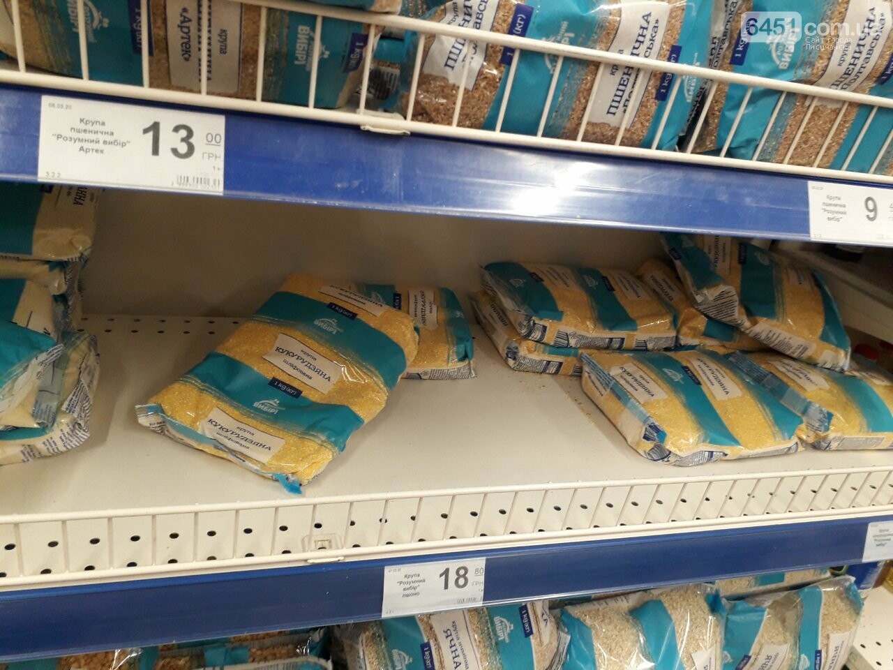 Ажиотажа нет, но продукты раскупают: что происходит в супер..., фото-8 Ажиотажа нет, но продукты раскупают: что происходит в супермаркетах Лисичанска накануне карантина (фоторепортаж), фото-8