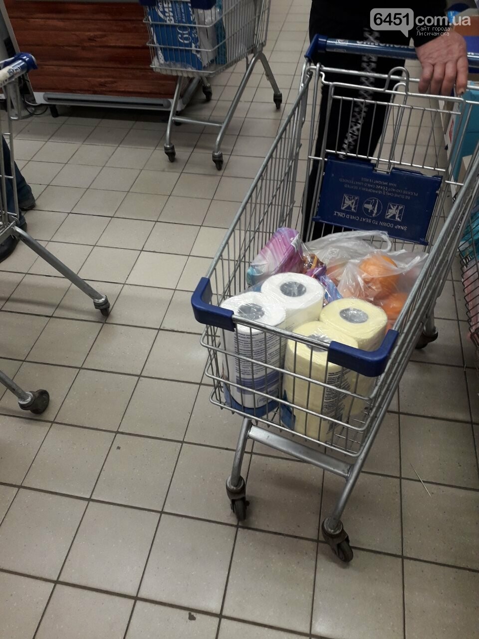Ажиотажа нет, но продукты раскупают: что происходит в супе..., фото-12 Ажиотажа нет, но продукты раскупают: что происходит в супермаркетах Лисичанска накануне карантина (фоторепортаж), фото-12