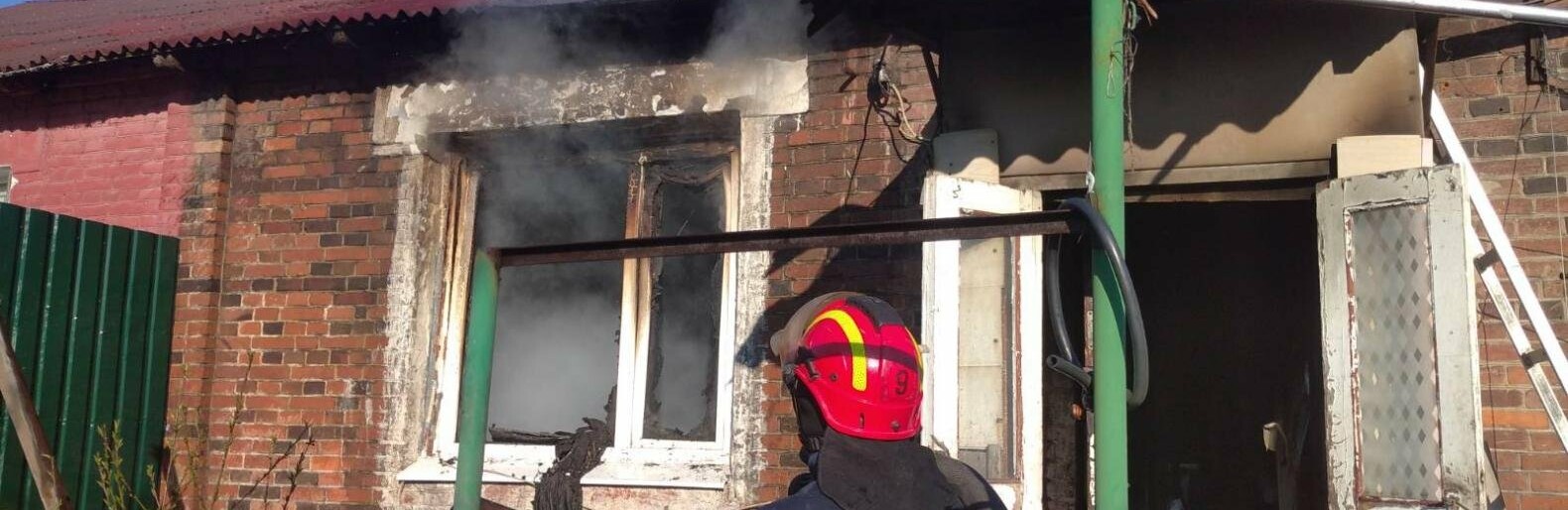 Во время ликвидации пожара в Лисичанске, в жилом доме спасатели обн... Во время ликвидации пожара в Лисичанске, в жилом доме спасатели обнаружили тело мужчины, Полезная Правда